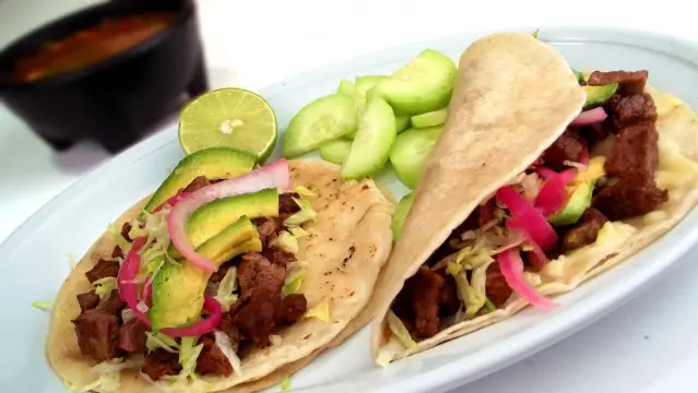 A CC0 Public Domain photo of a taco food on a white plate from https://pxhere.com/ko/photo/1111303