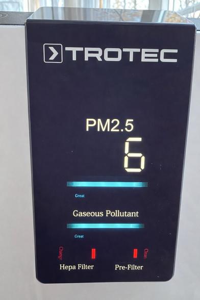 Nahaufnahme: Display Luftreiniger Trotec Airgoclean 250E.