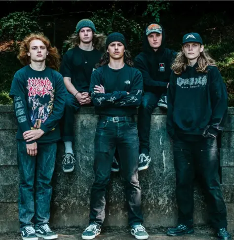 Neckbreakker
Eine junge Trashband aus Dänemark.