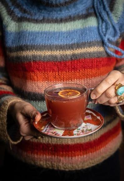 Venez vous poser quelques instants chez Maya / Sucré Coeur pour déguster notre vin chaud sans alcool, une boisson réconfortante de saison. Nous sommes au 21, rue Custine à Paris.
#vinchaud #vin #sansalcool #pull #paris #paris18 #photo #art