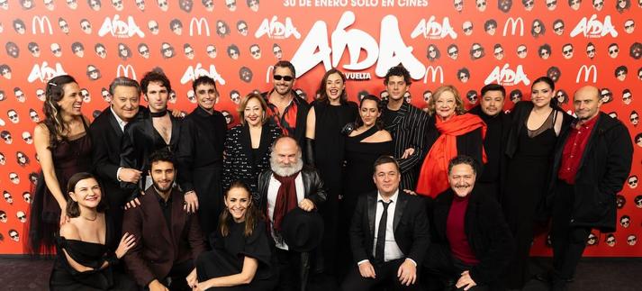 Elenco de 'Aida y vuelta' / Patricia J. Garcinuño