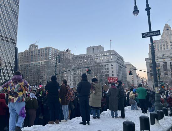 Turning left to show the edge of the mass of marchers.