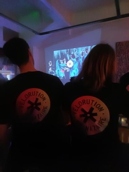 2 vélorutionnaires qui dansent