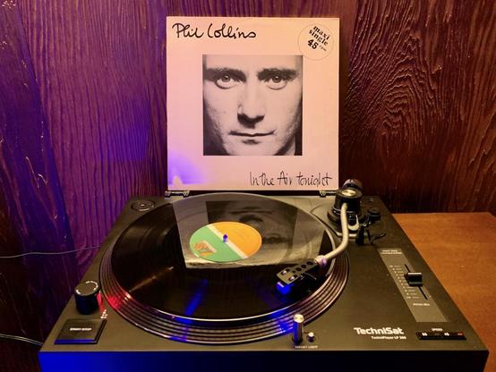 now spinning:
Phil Collins  – In The Air Tonight 12"