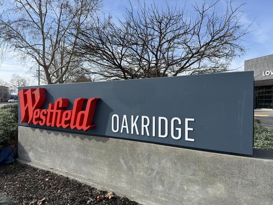 Oakridge Mall sign