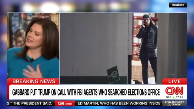 Screen of CNN with an anchor, some breaking news about Tulsi Gabbard under cover and a picture of her where she clearly is depictable, contarary to the more hidden one that basically was promoted all over the web.