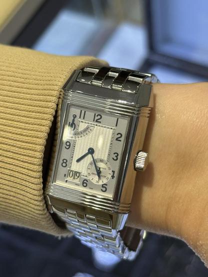 Wrist shot from the crown angle