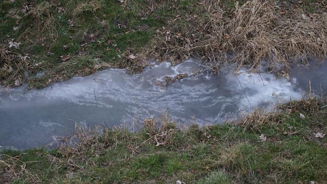 Fläche mit mehr Struktur im Eis