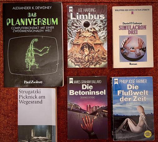 Auf meinem Teppich liegen sechs ältere Science Fiction Bücher deren Titel ich bereits im Haupttext erwähnt habe.