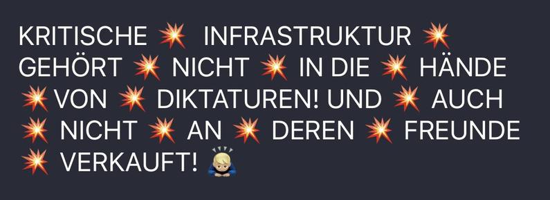 Ein ganzer Absatz Text in Versalien, hinter jedem Wort ist ein Emoji eingefügt. Es ist schon für Sehende schwer zu ertragen.