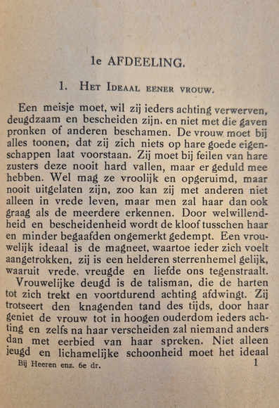 Eerste pagina uit de handleiding over 'Het ideaal eener vrouw'.