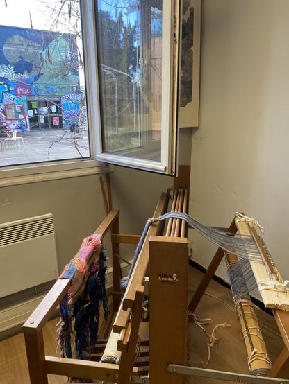 my leclerc loom in my studio and the sky is white and the birds are singing