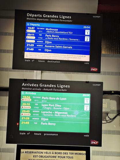 Plus d’une heute de retard pour le TGV venant de Paris qui en principe met une heure, justement
