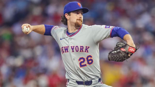 Nolan McLean delivers a pitch in the New York Mets road jersey