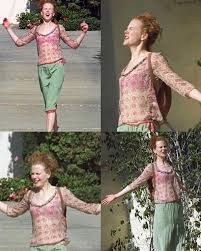 Quadrant of Nicole Kidman leaving her divorce proceedings.