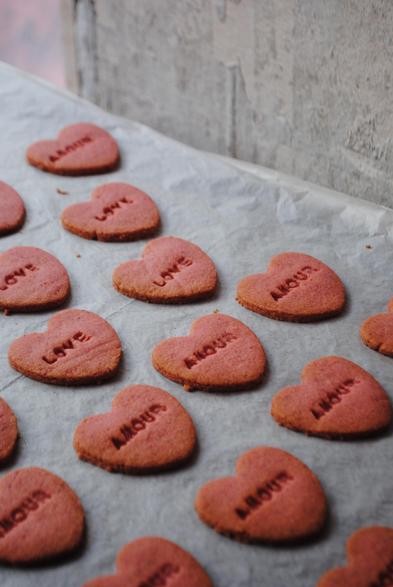 Pour la Saint-Valentin, nous vous préparons des biscuits d’amour, sans gluten ! À venir chercher en boutique, au 21, rue Custine à Paris.

#artisanat #art #biscuits #saintvalentin #amour #pâtisserie #paris #paris18