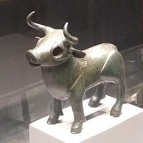 Bronze bull figurine with iron dorsal stripe, Natural History Museum Vienna, photo credit 1. Neu-Kelte