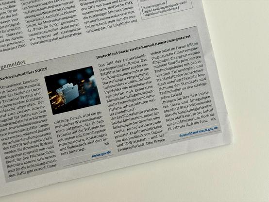 Lower part of a newspaper in German with 2 shorter texts on government technology topics that both list a government domain ending with .gov.de