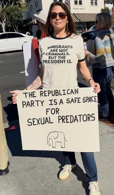 JMMIGRANTS
ARE NOT A CRIMINALS, BUT THE PRESIDENT IS.
THE REPUBLICAN
PARTY IS A SAFE SPACE
FOR
SEXUAL PREDATORS🖖