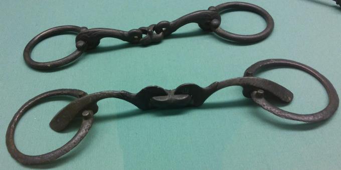 Different types of two-link bridle bits, British Museum, photocredit 1. Neu-Kelte