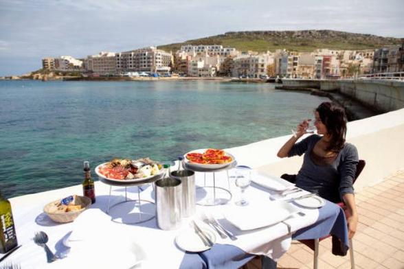 La gastronomía de Malta es una mezcla única de influencias, de italianas a británicas o tunecinas. Se ve en el 'fenkata' (estofado), 'pastizzi' (hojaldres), 'lampuki' (dorada) o 'bragioli (rollitos). (Getty Images)