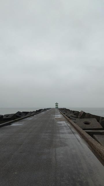 Head of a harbour during a grey day.