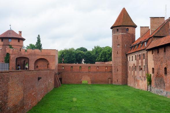 A fortified brick bridge into the castle