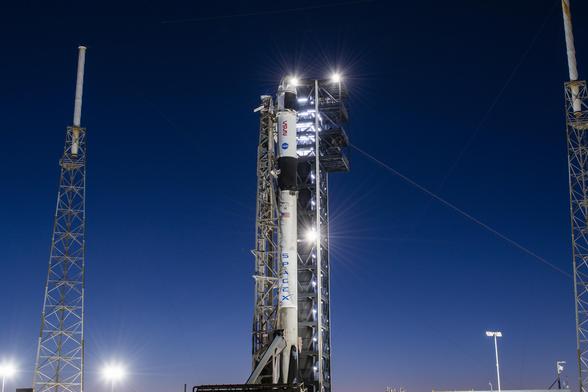 Falcon 9 / Crew Dragon Crew-12 sur le pas de tir LC-40