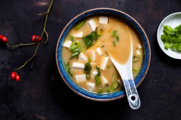 Una sopa de miso asiática. (Getty Images/Westend61)