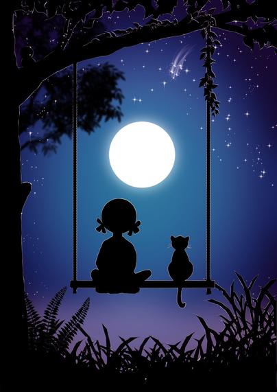 Freies Bild von Pixabay. Comicstil. Vor einem dunklen Nachthimmel mit einem großen Vollmond und Sternen sitzen ein Kind mit Zöpfen und eine Katze auf einer Schaukel. Beide sind nur von hinten zu sehen. Die Schaukel hängt an einem Ast eines Baumes links im Bild. Baum, Katze, Kind und Schaukel sind schwarze Silhouetten genau wie das Gras, was unten im Bild zu erkennen ist. Der Himmel ist blau und geht nach unten hin ins Violett über.