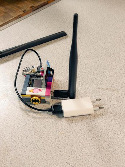 A super cute LoRa tracker within a custom lego box by @martin@boitam.eu