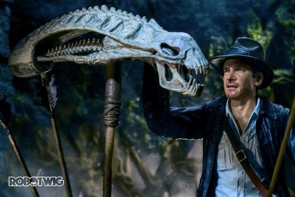 Indiana Jones discovers a Xenomorph  skull mounted on a pole