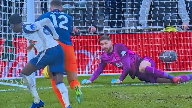 Having fouled Sarr, Thiaw is now free to score.