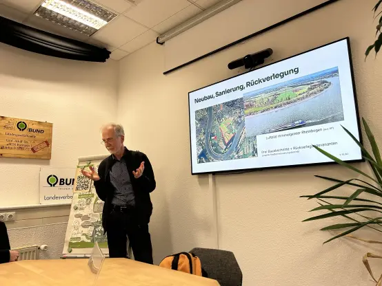 Vortrag zum Himmelgeister Deich von Klaus Kurtz beim Kreisgruppentreffen am 3. Februar 2026. (Foto: Stephanie Schauhoff)