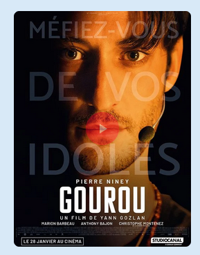 Affiche du film GOUROU avec le symbole de lecture de vidéo sur la bouche : Un triangle blanc sur un disque rouge.
Donne une impression de bouche en cul-de-poule avec du rouge à lèvre de l'acteur