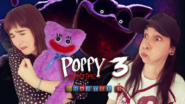 Rena abraza un peluche de Kissy Missy apartando la mirada. Dunkel tiene los ojos muy abiertos y cara de preocupación. Atrás, CatNap está exhalando su humo rojo.