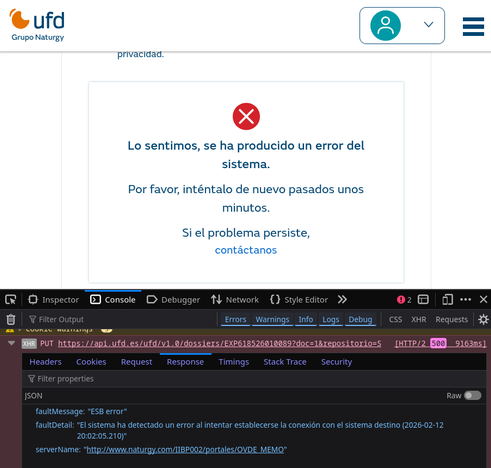 Captura do navegador onde se ve a web de UFD coa seguinte mensaxe: "Lo sentimos, se ha producido un error del sistema. Por favor, inténtalo de nuevo pasados unos minutos. Si el problema persiste, contáctanos".
Na parte inferior vese tamén aberta a consola Javascript do navegador, onde se ve que a petición deu un error 500.