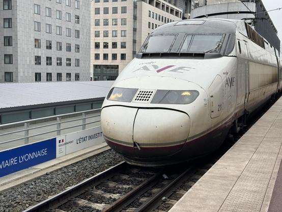 And AVE-branded Renfe Series 100 pulling in to Lyon Part Dieu