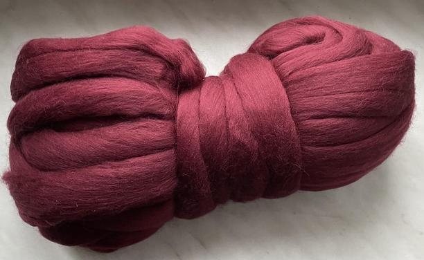 Spinnfasern dunkelrot