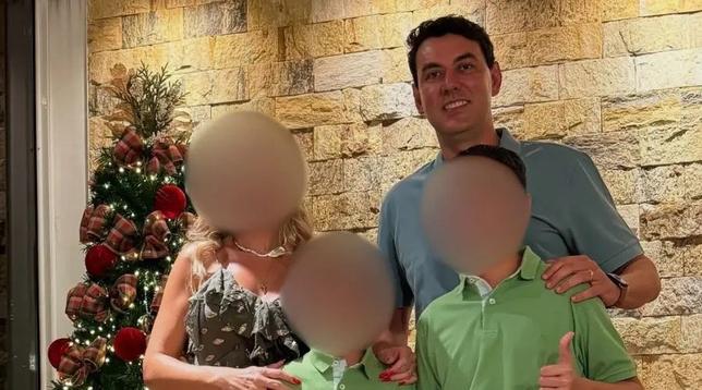 Thales Machado com a mulher e os filhos