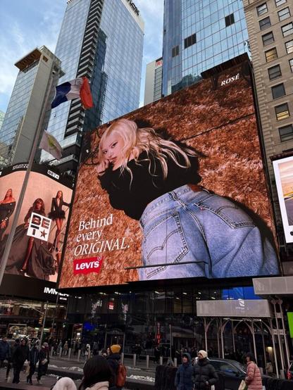 ROSÉ x LEVI’S Billboard in NYC