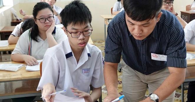 ホーチミン市最大の花市場は旧正月２７日、予想外に賑わった。