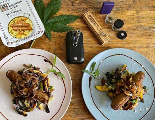 Photo of a vegan dish made with vegetables and vegan bratwurst by De Vegetarische Slager