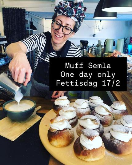 A big plate with Semlas, yeast dough pastry with filing and whipped cream. Vegan? Only vegan!