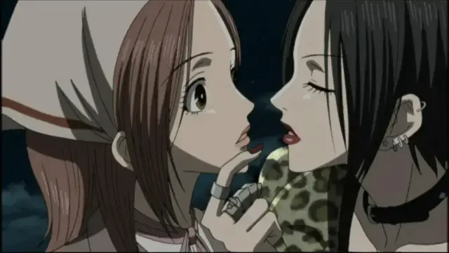Nana leaning in to kiss Hachi