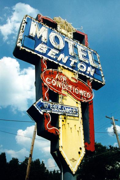 Neon sign for the Motel Benton in Benton, IL.