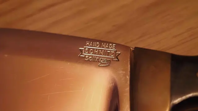 Gravur auf der Klinge: 
Hand Made 
Schmitz 
Solingen