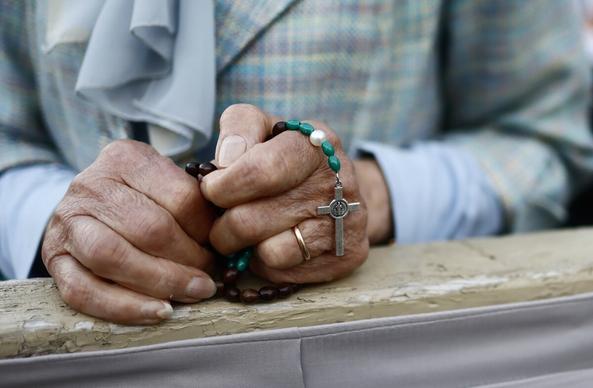 Fede, scrutini riservati e “decima” anonima: chi sono e che vita fanno i neocatecumenali di Torino

Come funziona la vita della comunità: preghiere, incontri, aiuto reciproco. L'ideologia è marcatamente conservatrice sui temi etici, ma rivoluzionaria nella prassi: le regole di vita e l’intervista a una coppia

Fonte: TorinoToday