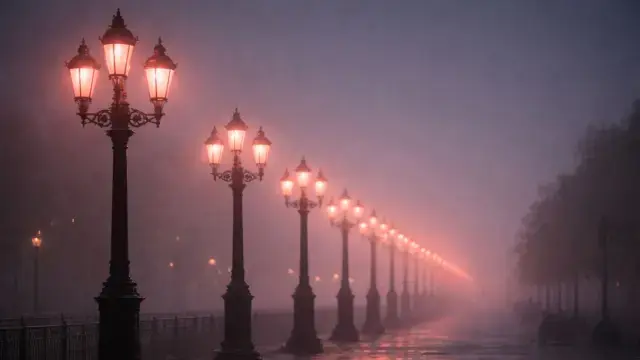 Farolas con luz roja por la noche. Espero no sea IA. Es la foto del artículo