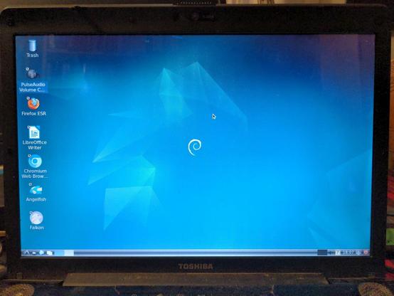 32 bit Debian 12 on Core Duo laptop